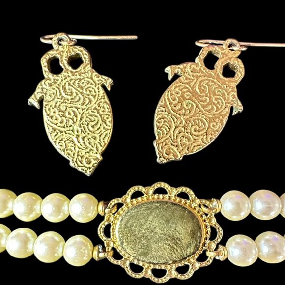 Vintage Victorian Style Floral Faux Pearl Bracelet W/ Matching Earrings - Picture 11 of 15